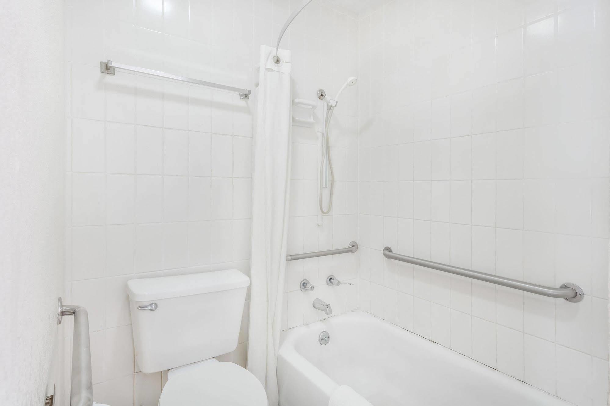Lake View Inn & Suites Killen Kültér fotó